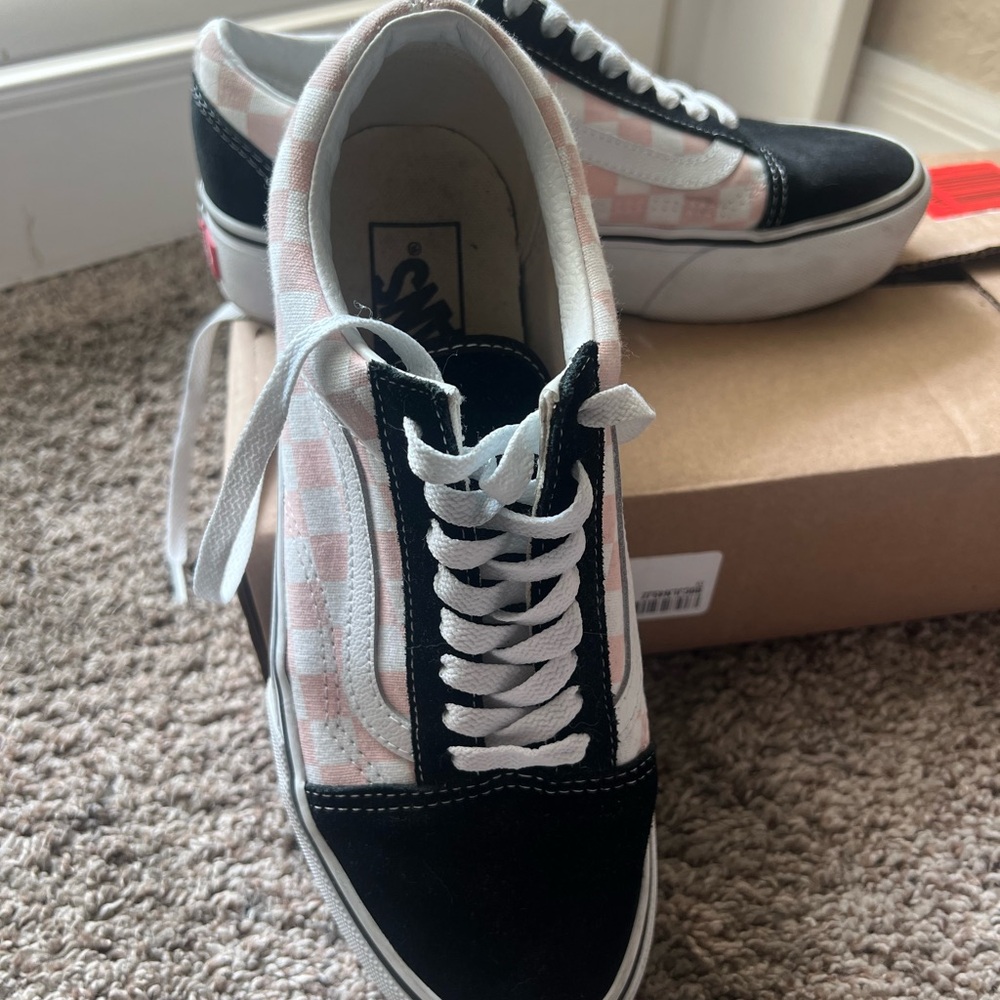 Vans Women’s old Skool Black and Pink Checkered Sneakers